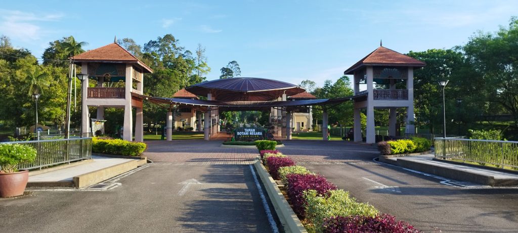 Vstup do botanické zahrady v Shah Alam.